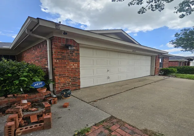 Photo 3 of Single family home for sale at 2417 Ensenada Ln, Fort Worth, TX 76108 | MLS# 21296031 | Listing updated on 2026-08-24