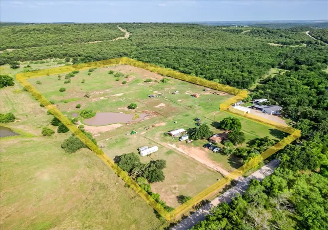 Homes for sale in Mineral Wells, TX | 2105 Indian Creek Rd, Mineral Wells, TX 76067 | MLS# 21294395