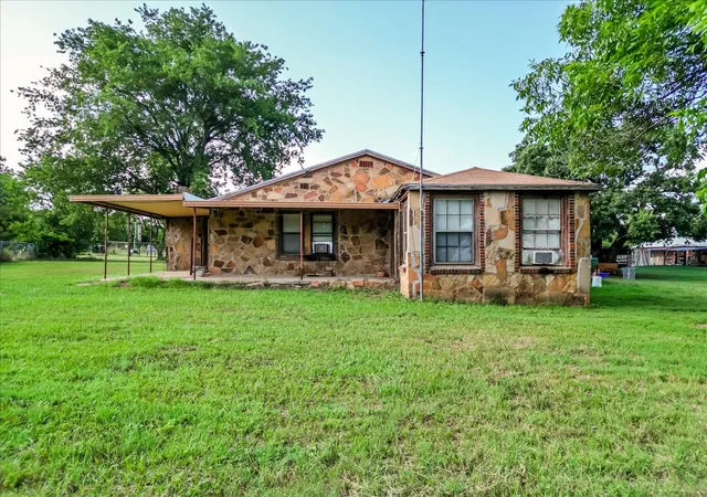 Homes for sale in Mineral Wells, TX | 2105 Indian Creek Rd, Mineral Wells, TX 76067 | MLS# 21294395