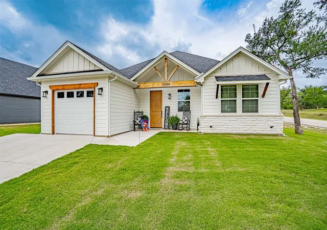 Single family home for sale at 5900 S Lakeside Hills Ct, Granbury, TX 76048 | MLS# 21295852