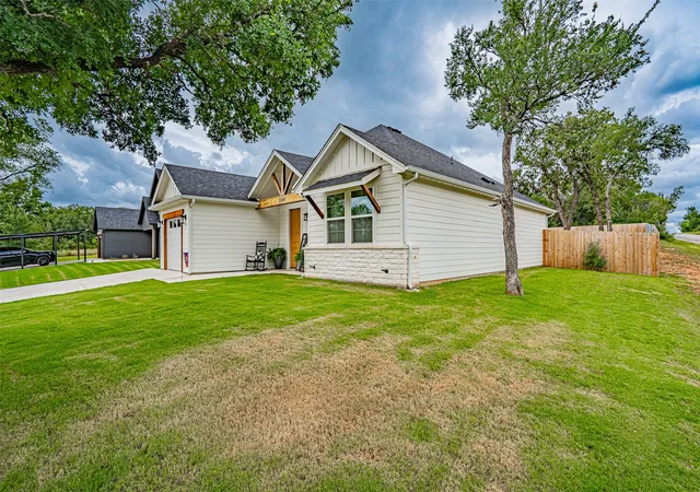 Photo 2 of Single family home for sale at 5900 S Lakeside Hills Ct, Granbury, TX 76048 | MLS# 21295852 | Listing updated on 2026-08-27