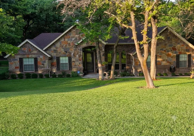 Homes for sale in Weatherford, TX | 144 Overton Ridge Cir, Weatherford, TX 76088 | MLS# 21296072