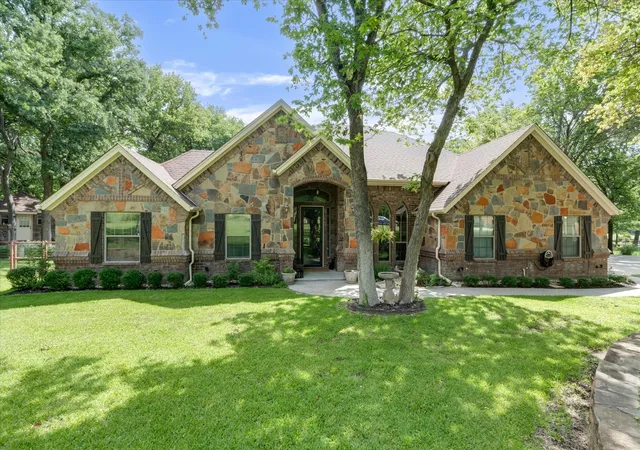 Homes for sale in Weatherford, TX | 144 Overton Ridge Cir, Weatherford, TX 76088 | MLS# 21296072