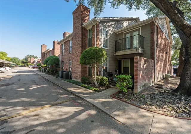 Photo 2 of Condo for sale at 7510 Holly Hill Dr #111, Dallas, TX 75231 | MLS# 21296092 | Listing updated on 2026-07-20