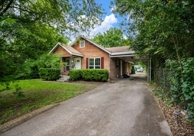 Photo 2 of Single family home for sale at 709 Dr Martin Luther King Jr Blvd, Waxahachie, TX 75165 | MLS# 21296147 | Listing updated on 2026-07-26
