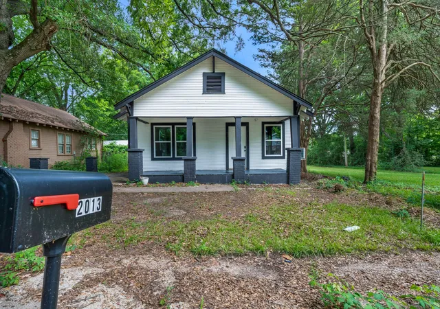 Homes for sale in Texarkana, TX | 2013 West 10th Street, Texarkana, TX 75501 | MLS# 21296169
