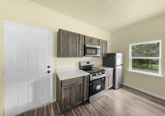 Photo 4 of Single family home for sale at 2013 West 10Th Street, Texarkana, TX 75501 | MLS# 21296169 | Listing updated on 2026-08-22