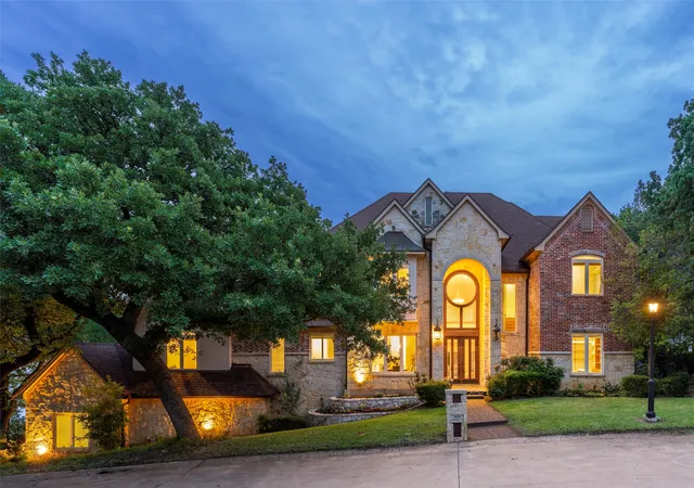 Photo 1 of Mansion for sale at 2639 Hemingway Ct, Arlington, TX 76006 | MLS# 21288460 | Listing updated on 2026-08-22