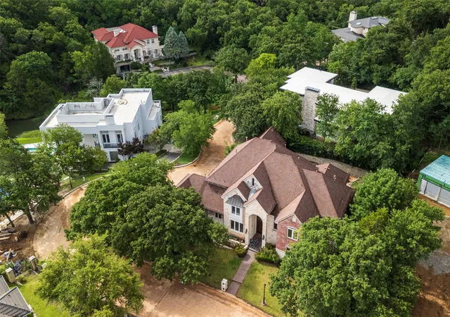 Photo 4 of Single family home for sale at 2639 Hemingway Ct, Arlington, TX 76006 | MLS# 21288460 | Listing updated on 2026-08-22