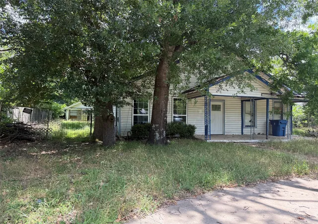 Photo 2 of Sale Pending at 405 S Canton St, Mexia, TX 76667 | MLS# 21296177 | Listing updated on 2026-08-24