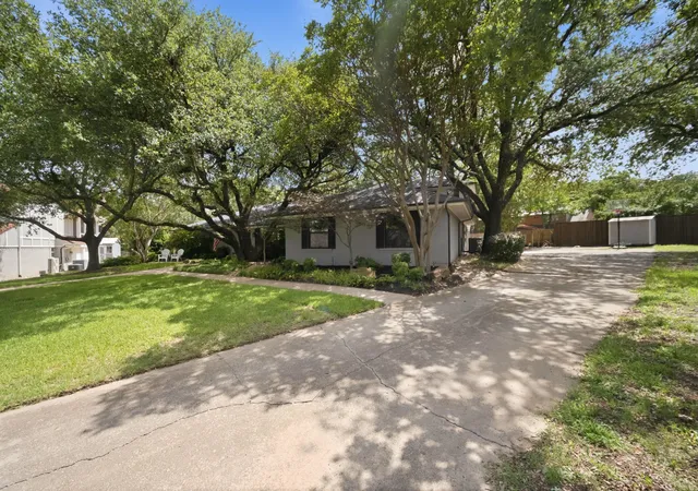 Homes for sale in Colleyville, TX | 3612 Greenbriar Ct, Colleyville, TX 76034 | MLS# 21296218