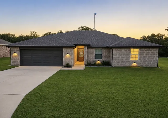 Photo 1 of Single family home for sale at 105 Jim Walters Dr, Runaway Bay, TX 76426 | MLS# 21294694 | Listing updated on 2026-09-28