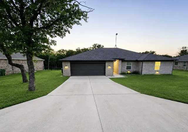 Photo 2 of Single family home for sale at 105 Jim Walters Dr, Runaway Bay, TX 76426 | MLS# 21294694 | Listing updated on 2026-09-28