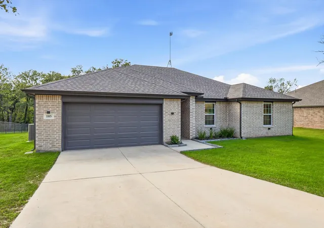 Photo 3 of Single family home for sale at 105 Jim Walters Dr, Runaway Bay, TX 76426 | MLS# 21294694 | Listing updated on 2026-09-28