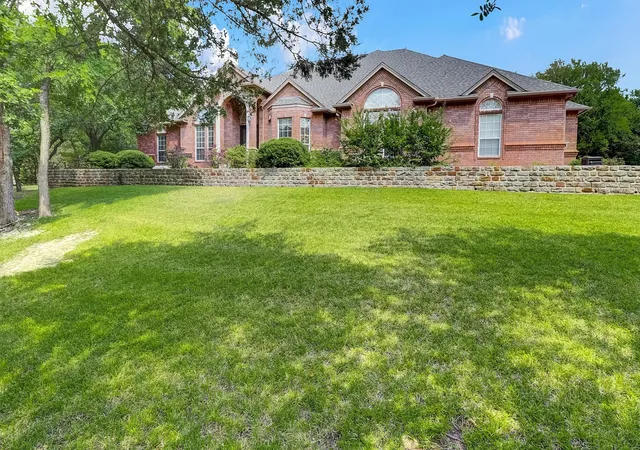 Homes for sale in Midlothian, TX | 6420 Shady Oaks Ln, Midlothian, TX 76065 | MLS# 21296243