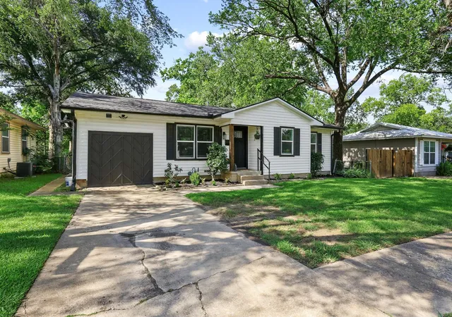Photo 2 of Sale Pending at 311 Boyd Loop, Bonham, TX 75418 | MLS# 21296228 | Listing updated on 2026-08-03
