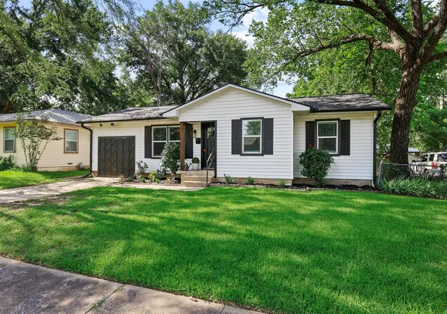 Photo 2 of Sale Pending at 311 Boyd Loop, Bonham, TX 75418 | MLS# 21296228 | Listing updated on 2026-08-03