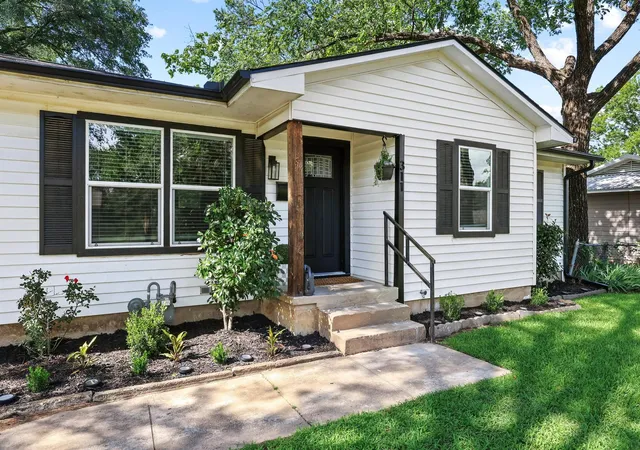 Photo 3 of Sale Pending at 311 Boyd Loop, Bonham, TX 75418 | MLS# 21296228 | Listing updated on 2026-08-03