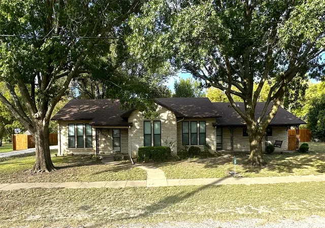 Photo 1 of Single family home for sale at 604 Harrel Ave, Bynum, TX 76631 | MLS# 21296326 | Listing updated on 2026-07-15