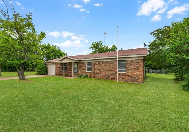 Homes for sale in Weatherford, TX | 110 Lora Ln, Weatherford, TX 76088 | MLS# 21244013