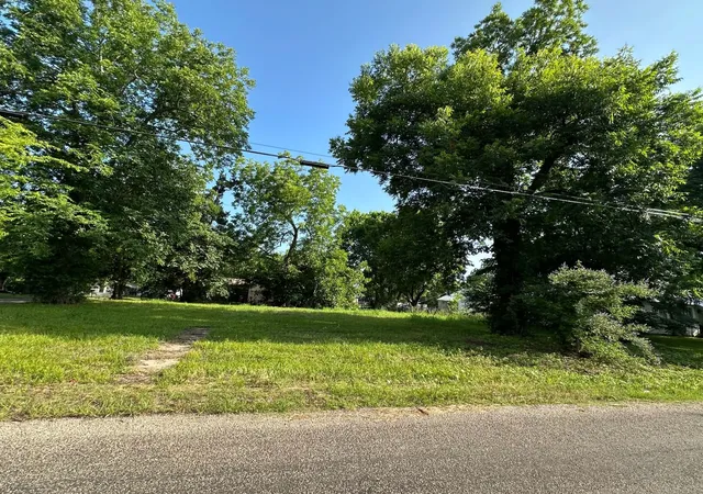 Homes for sale in Clarksville, TX | 300 W Jackson St, Clarksville, TX 75426 | MLS# 21296361