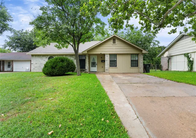Homes for sale in Garland, TX | 1121 Sam Houston Dr, Garland, TX 75042 | MLS# 21295989
