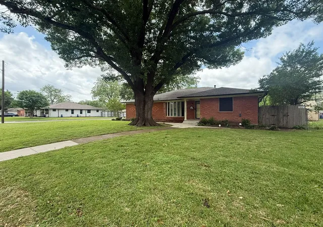 Photo 2 of Single family home for sale at 2424 Dorrington Dr, Dallas, TX 75228 | MLS# 21287516 | Listing updated on 2026-08-28