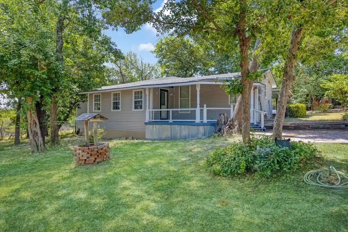 Single family home for sale at 1250 Garrett Rd, Whitewright, TX 75491 | MLS# 21295346