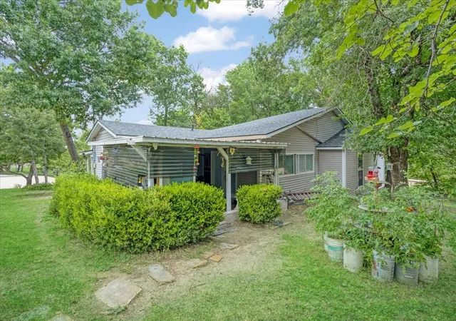 Photo 3 of Single family home for sale at 1250 Garrett Rd, Whitewright, TX 75491 | MLS# 21295346 | Listing updated on 2026-09-03