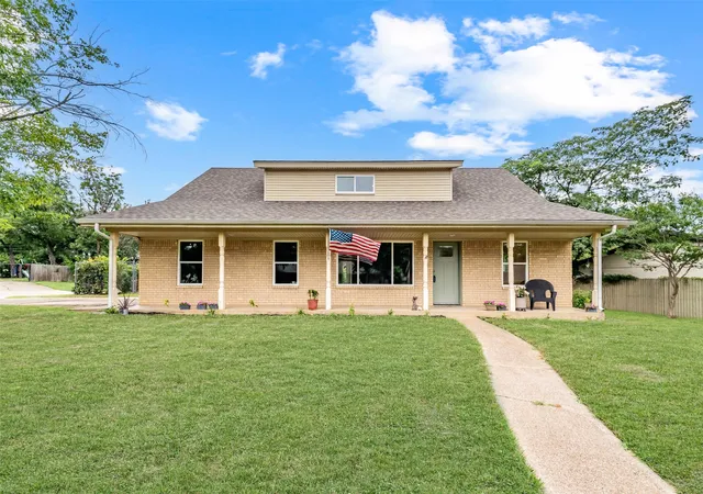 Homes for sale in Bedford, TX | 805 Stratford Dr, Bedford, TX 76021 | MLS# 21291736