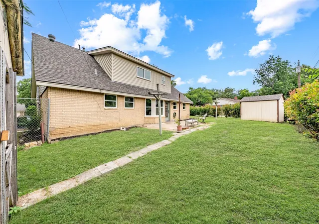 Homes for sale in Bedford, TX | 805 Stratford Dr, Bedford, TX 76021 | MLS# 21291736