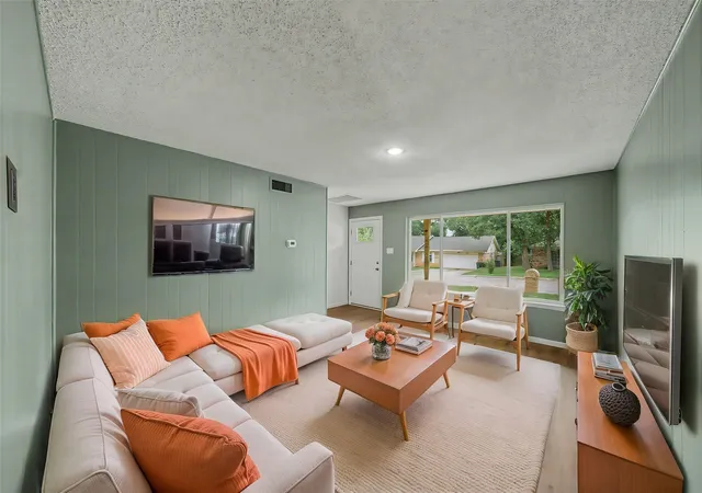 Photo 3 of Single family home for sale at 805 Stratford Dr, Bedford, TX 76021 | MLS# 21291736 | Listing updated on 2026-10-02
