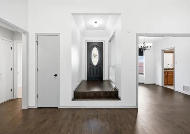 4th image of 1905 Wedgewood Dr, Grand Prairie, TX 75050 | MLS# 21295147