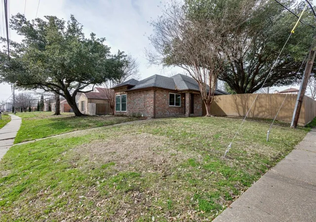 Photo 3 of Single family home for sale at 613 Purple Sage Trl, Mesquite, TX 75149 | MLS# 21296501 | Listing updated on 2026-08-27