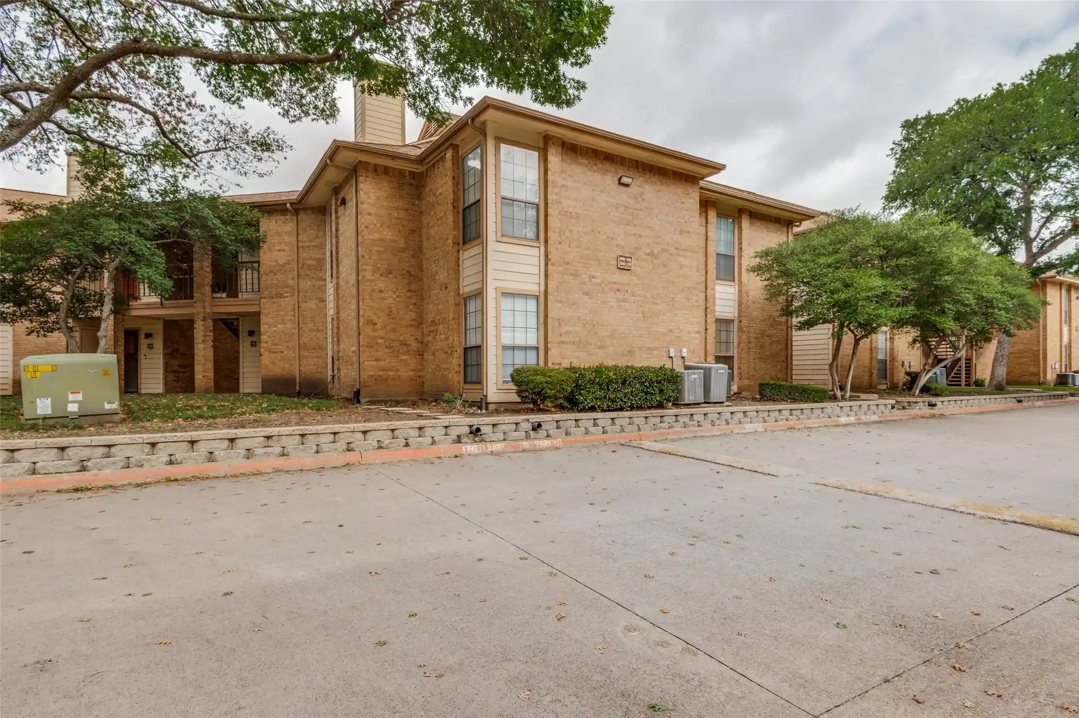 Condo for sale at 16301 Ledgemont Ln #277, Addison, TX 75001 | MLS# 21296468