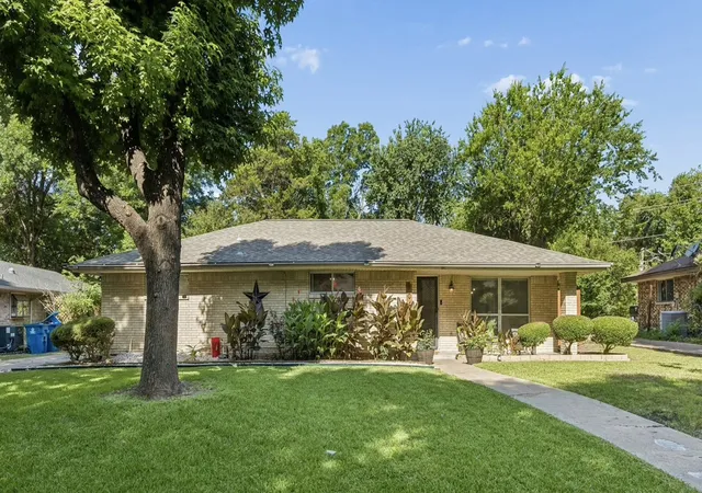 Photo 1 of Single family home for sale at 1047 Westlake Dr, De Soto, TX 75115 | MLS# 21291344 | Listing updated on 2026-08-31