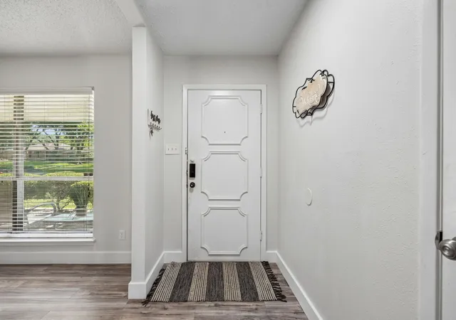 Photo 3 of Single family home for sale at 1047 Westlake Dr, De Soto, TX 75115 | MLS# 21291344 | Listing updated on 2026-08-31