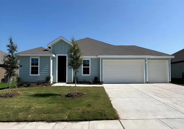 Photo 1 of Single family home for sale at 404 White Willow Dr, Nevada, TX 75173 | MLS# 21296520 | Listing updated on 2026-10-05