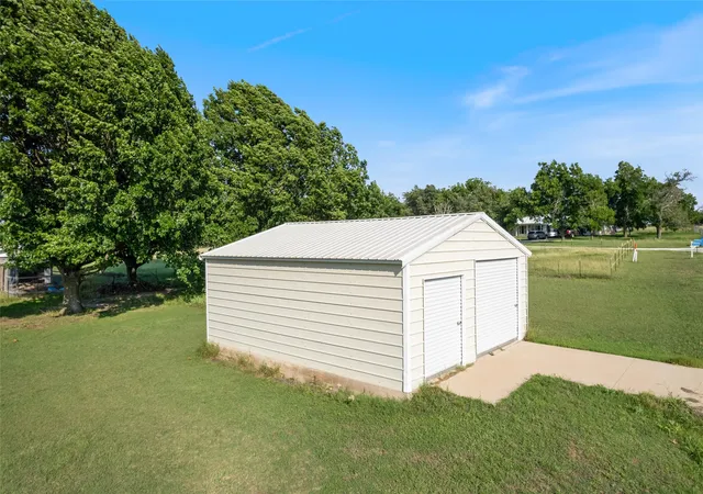 Photo 2 of Single family home for sale at 423 County Road 477 Road, Stephenville, TX 76401 | MLS# 21293954 | Listing updated on 2026-09-06
