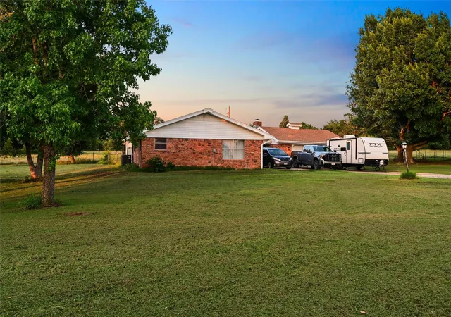 Photo 3 of Single family home for sale at 423 County Road 477 Road, Stephenville, TX 76401 | MLS# 21293954 | Listing updated on 2026-09-06