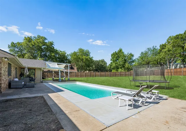 Photo 2 of Single family home for sale at 1303 Heather Glen St, Duncanville, TX 75137 | MLS# 21295113 | Listing updated on 2026-08-22