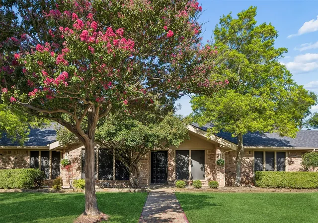 Photo 2 of Single family home for sale at 1303 Heather Glen St, Duncanville, TX 75137 | MLS# 21295113 | Listing updated on 2026-08-22