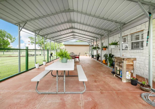Photo 4 of Single family home for sale at 307 E Loop Dr, Brady, TX 76825 | MLS# 21292943 | Listing updated on 2026-07-25