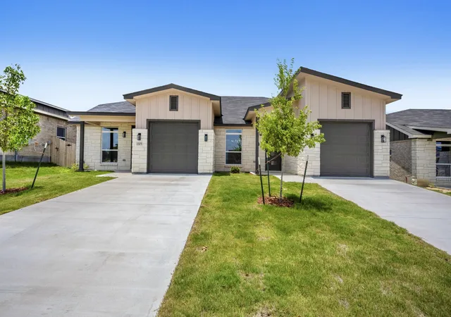 Photo 1 of Townhouse for sale at 1305 Lone Pine Wy, Killeen, TX 76543 | MLS# 21296315 | Listing updated on 2026-08-22