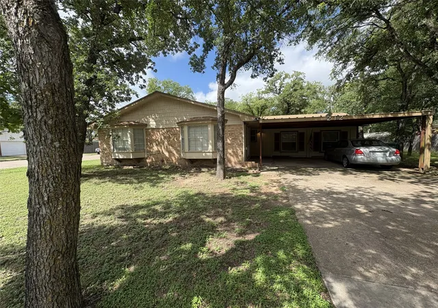 Homes for sale in Lacy Lakeview, TX | 212 S Norma Dr, Lacy Lakeview, TX 76705 | MLS# 21296631