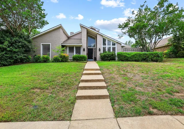 Photo 1 of Sale Pending at 1925 Country Club Dr, Plano, TX 75074 | MLS# 21296073 | Listing updated on 2026-08-21