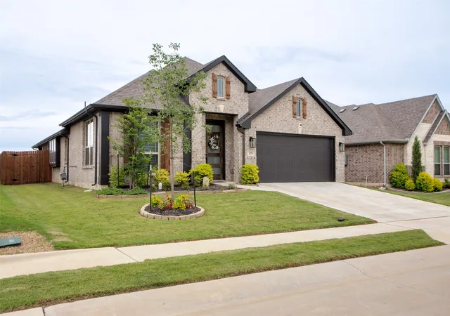 Homes for sale in Alvarado, TX | 228 Shawnee Trl, Alvarado, TX 76009 | MLS# 21296624