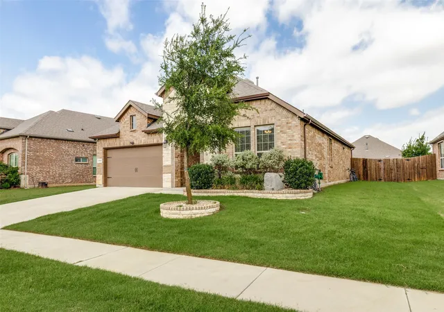 Photo 3 of Single family home for sale at 2817 Half Moon Rd, Aubrey, TX 76227 | MLS# 21296988 | Listing updated on 2026-09-26
