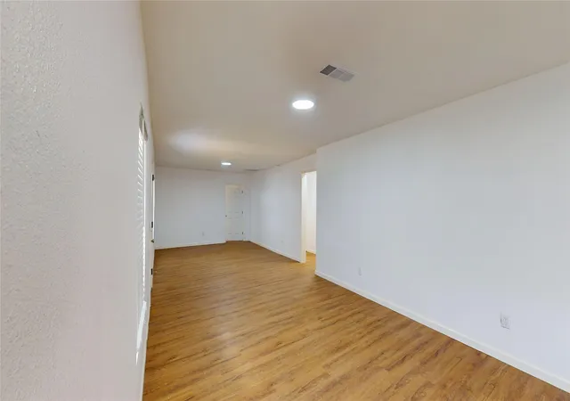 Photo 3 of Single family home for sale at 1404 E Polk St, Paris, TX 75460 | MLS# 21297032 | Listing updated on 2026-08-27