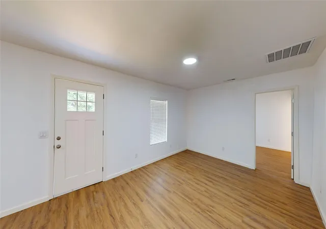 Photo 4 of Single family home for sale at 1404 E Polk St, Paris, TX 75460 | MLS# 21297032 | Listing updated on 2026-08-27